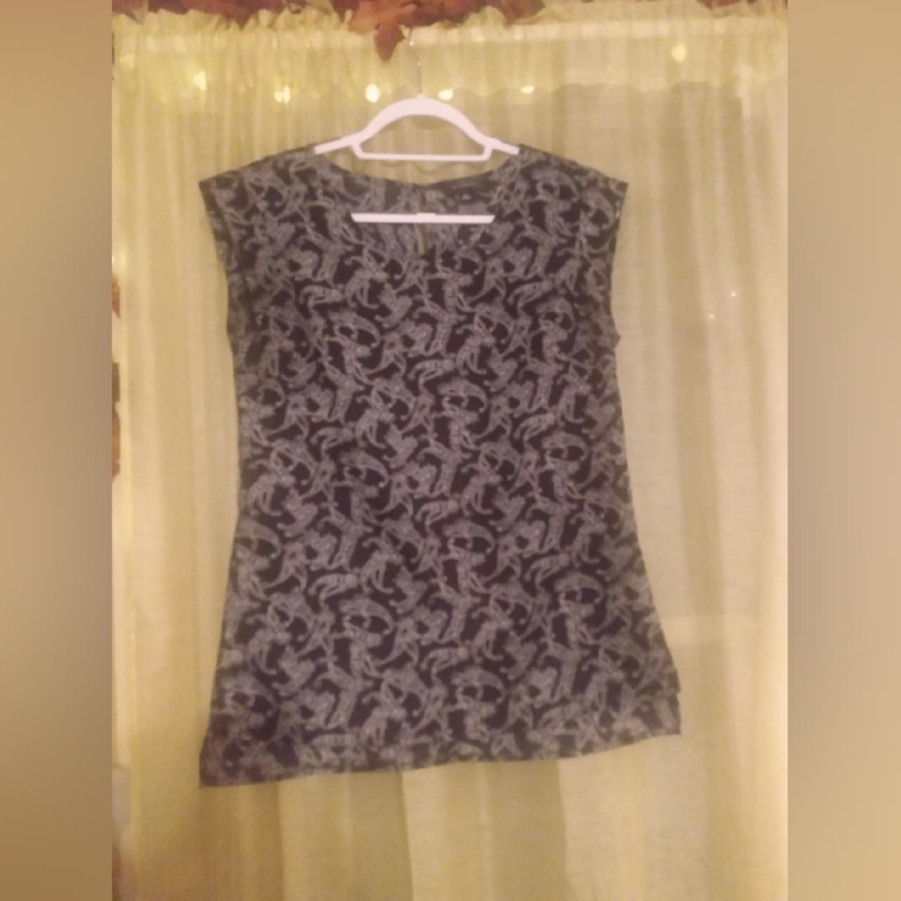 The Limited Size S Sleeveless Blouse Black & White Paisley